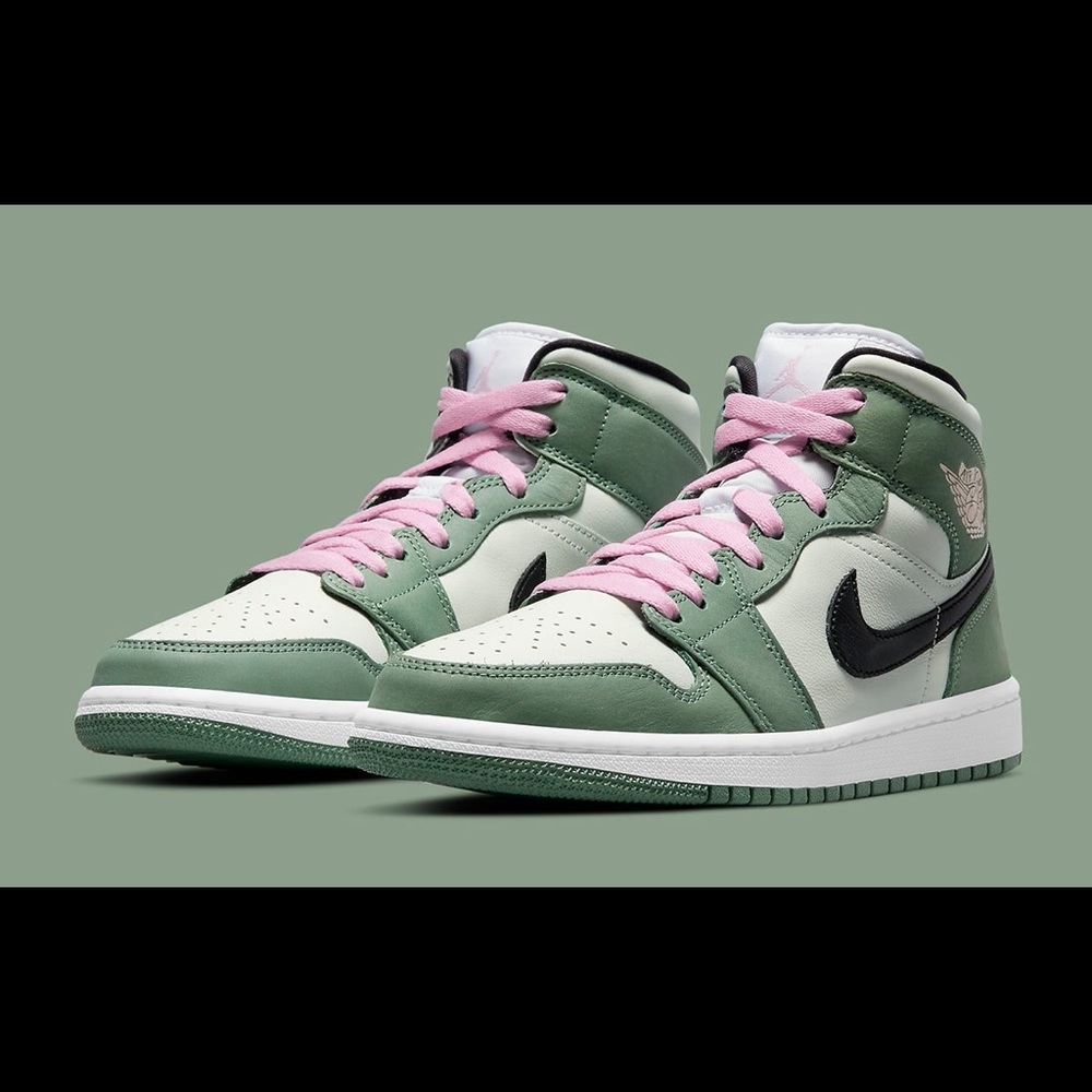 ***Brand New***WMNS AIR JORDAN 1 MID SE